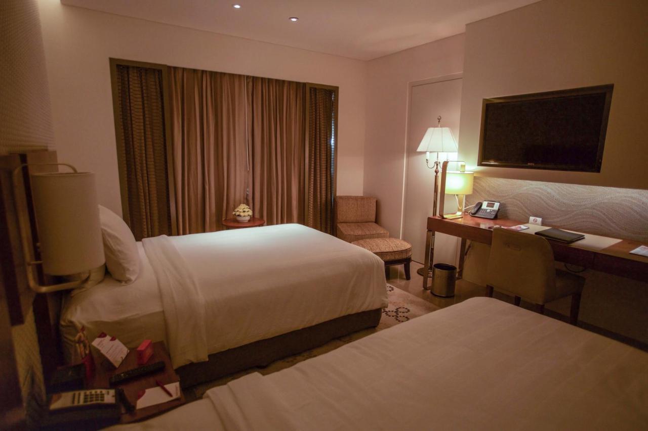 Crowne Plaza Chennai Adyar Park, An Ihg Hotel Buitenkant foto A room at the hotel