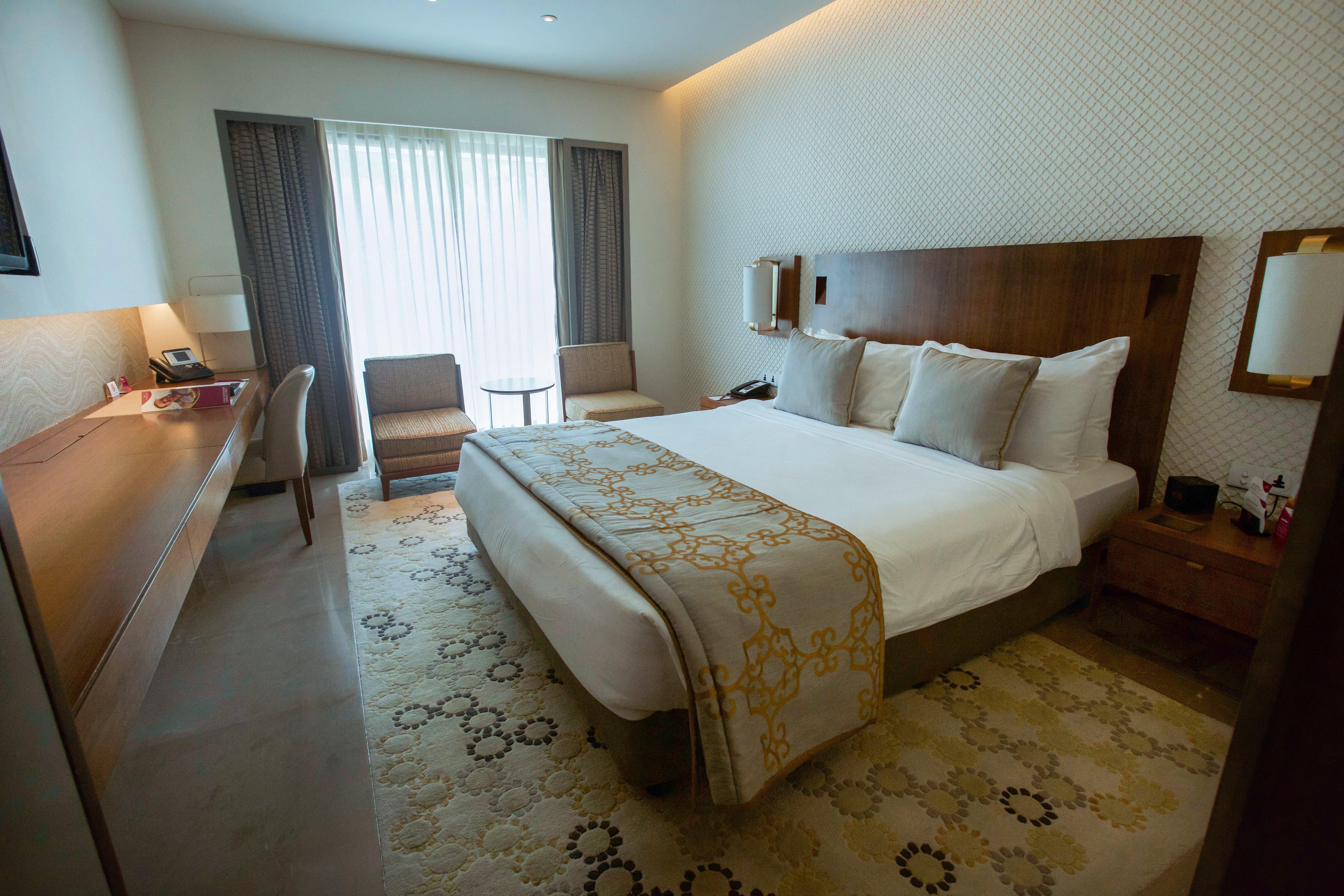 Crowne Plaza Chennai Adyar Park, An Ihg Hotel Buitenkant foto A room at the Taj Bengal