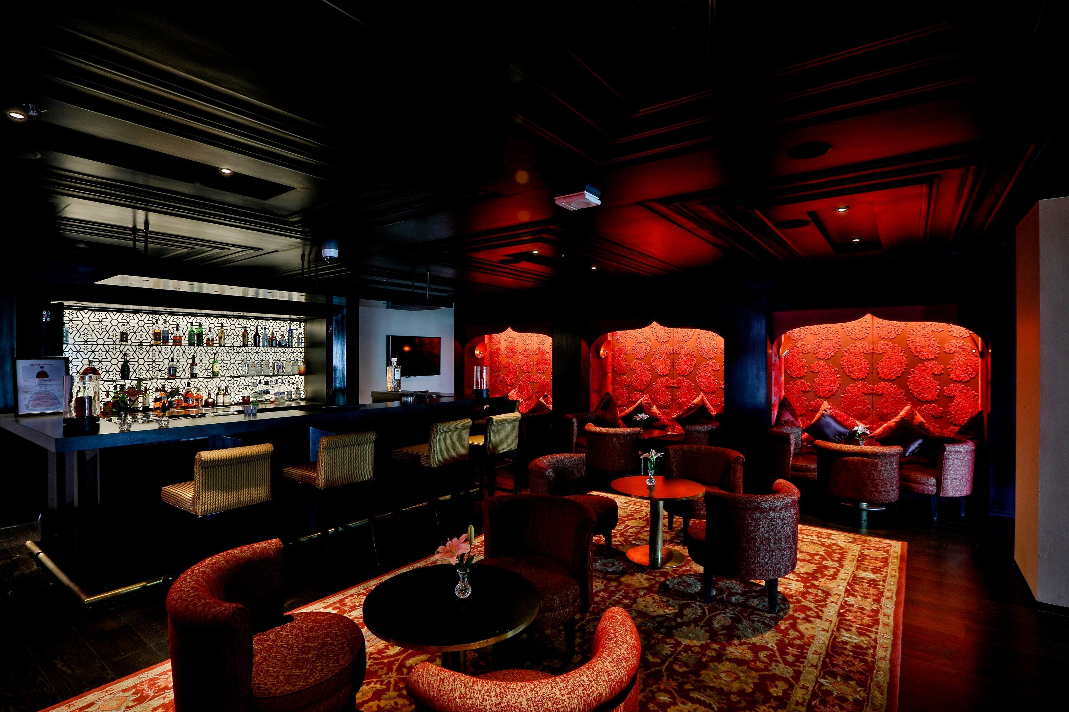 Crowne Plaza Chennai Adyar Park, An Ihg Hotel Buitenkant foto The interior of the bar