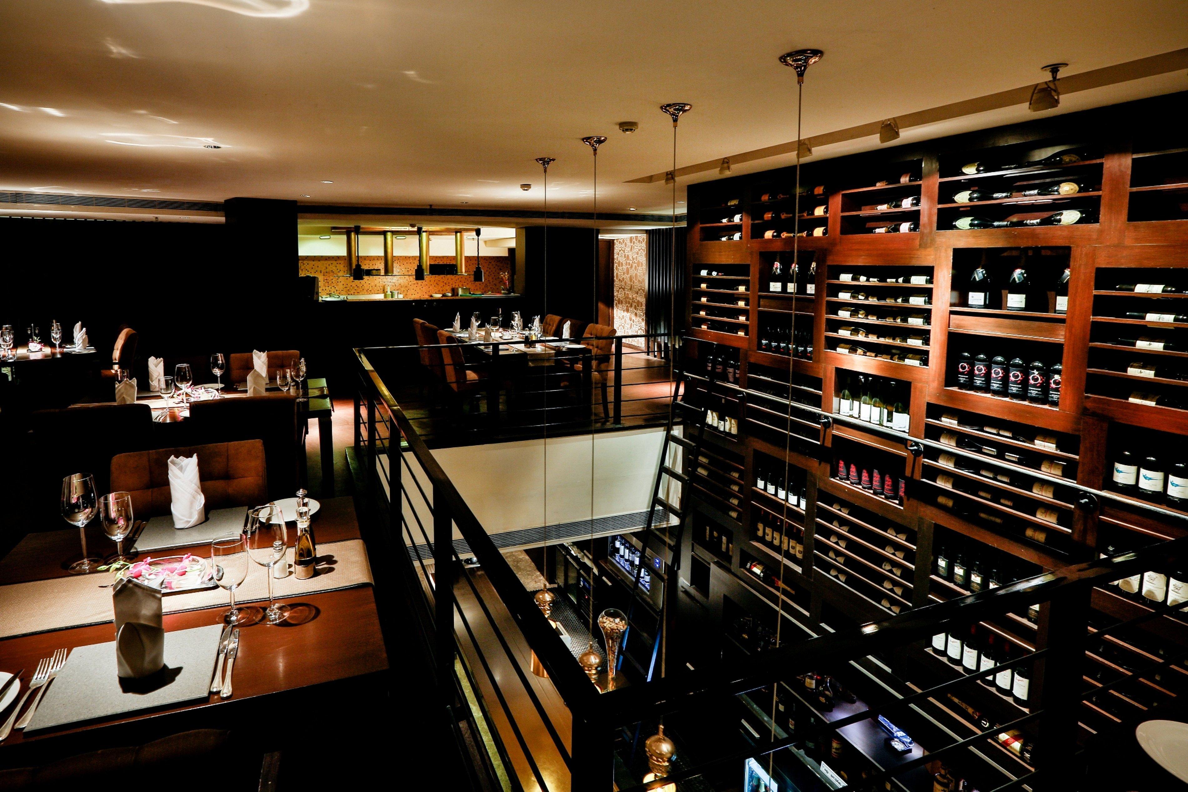 Crowne Plaza Chennai Adyar Park, An Ihg Hotel Buitenkant foto The Wine Bar