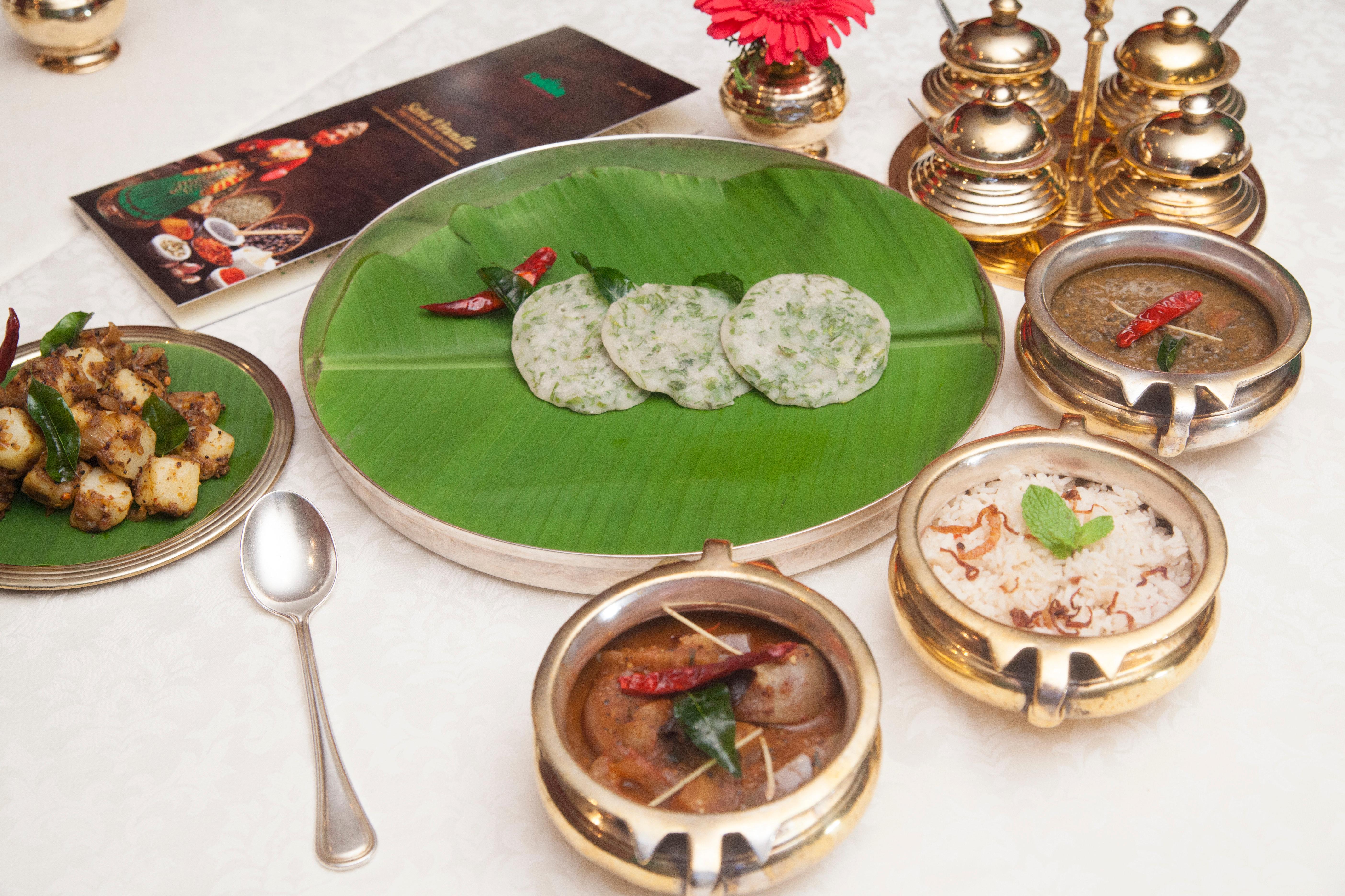Crowne Plaza Chennai Adyar Park, An Ihg Hotel Buitenkant foto A typical vegetarian meal at a hotel in India