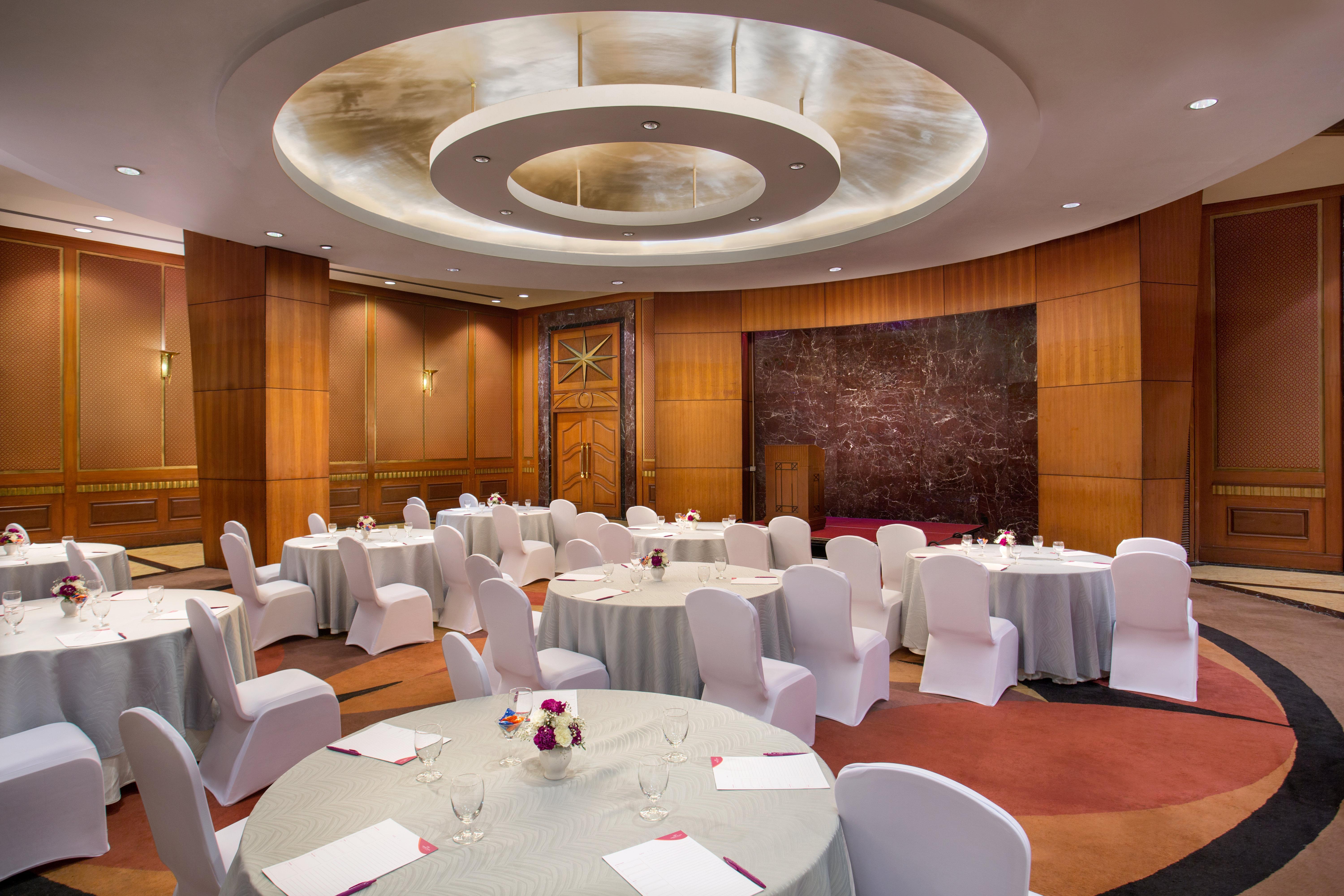 Crowne Plaza Chennai Adyar Park, An Ihg Hotel Buitenkant foto The ballroom