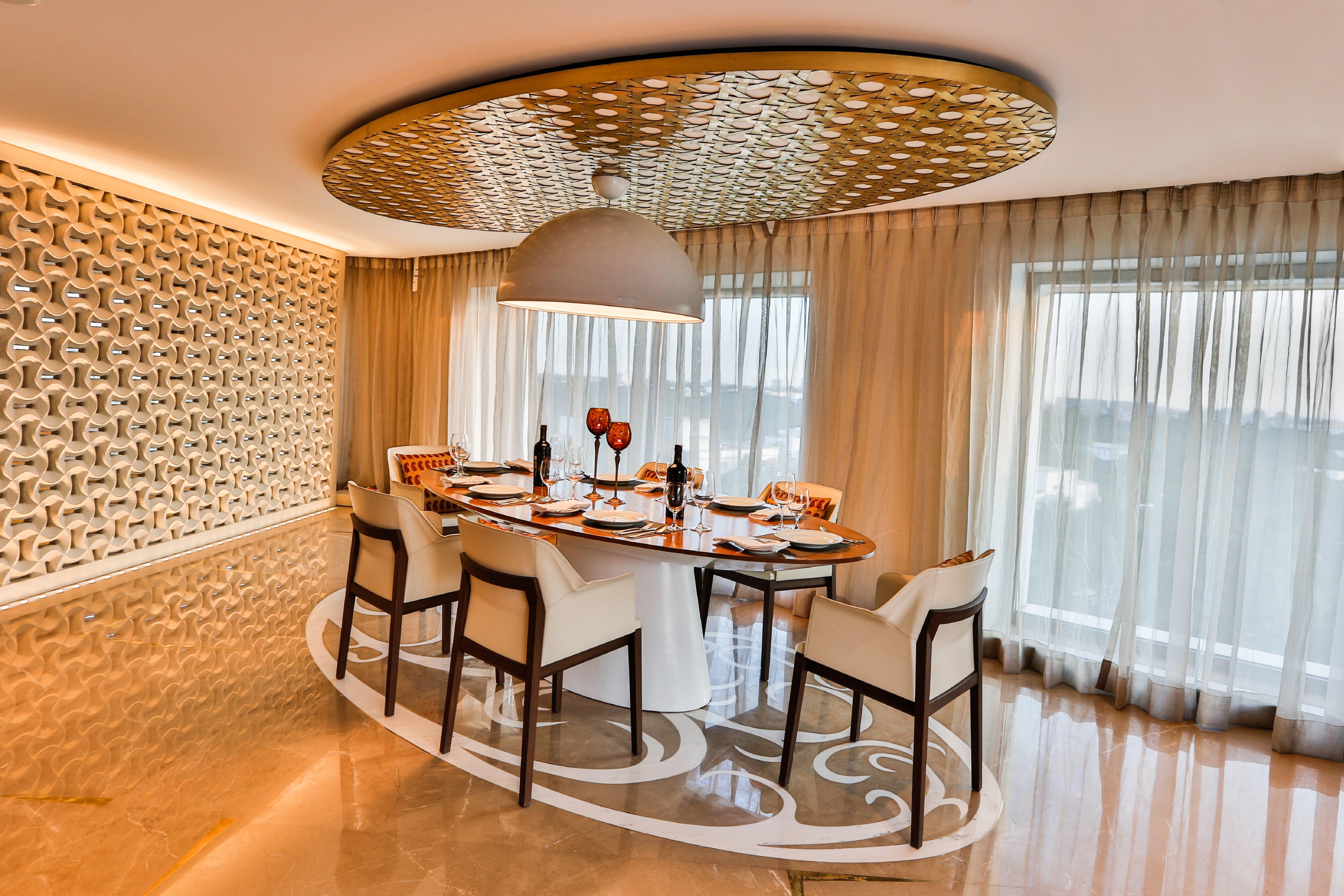 Crowne Plaza Chennai Adyar Park, An Ihg Hotel Buitenkant foto A dining room