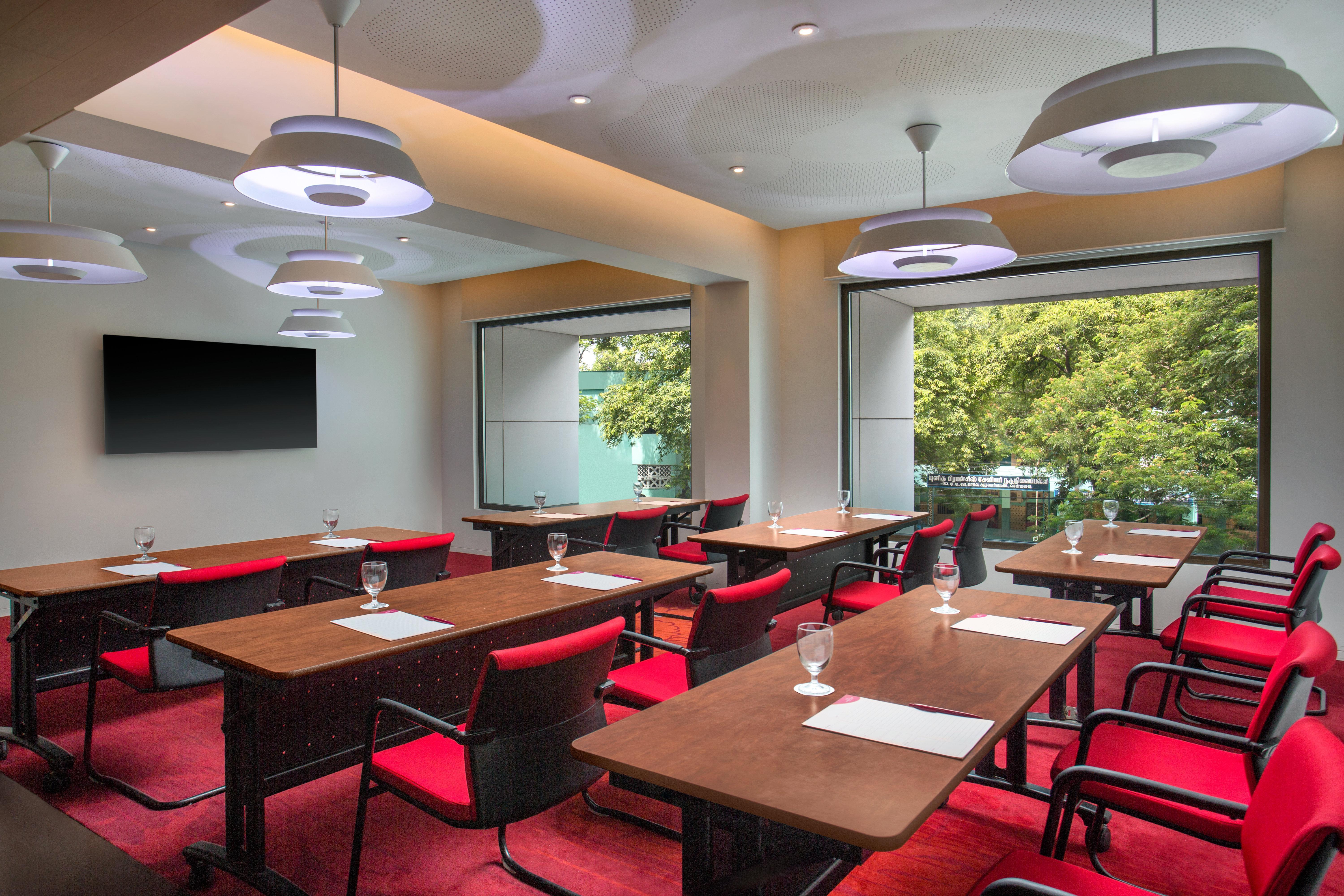 Crowne Plaza Chennai Adyar Park, An Ihg Hotel Buitenkant foto Meeting room