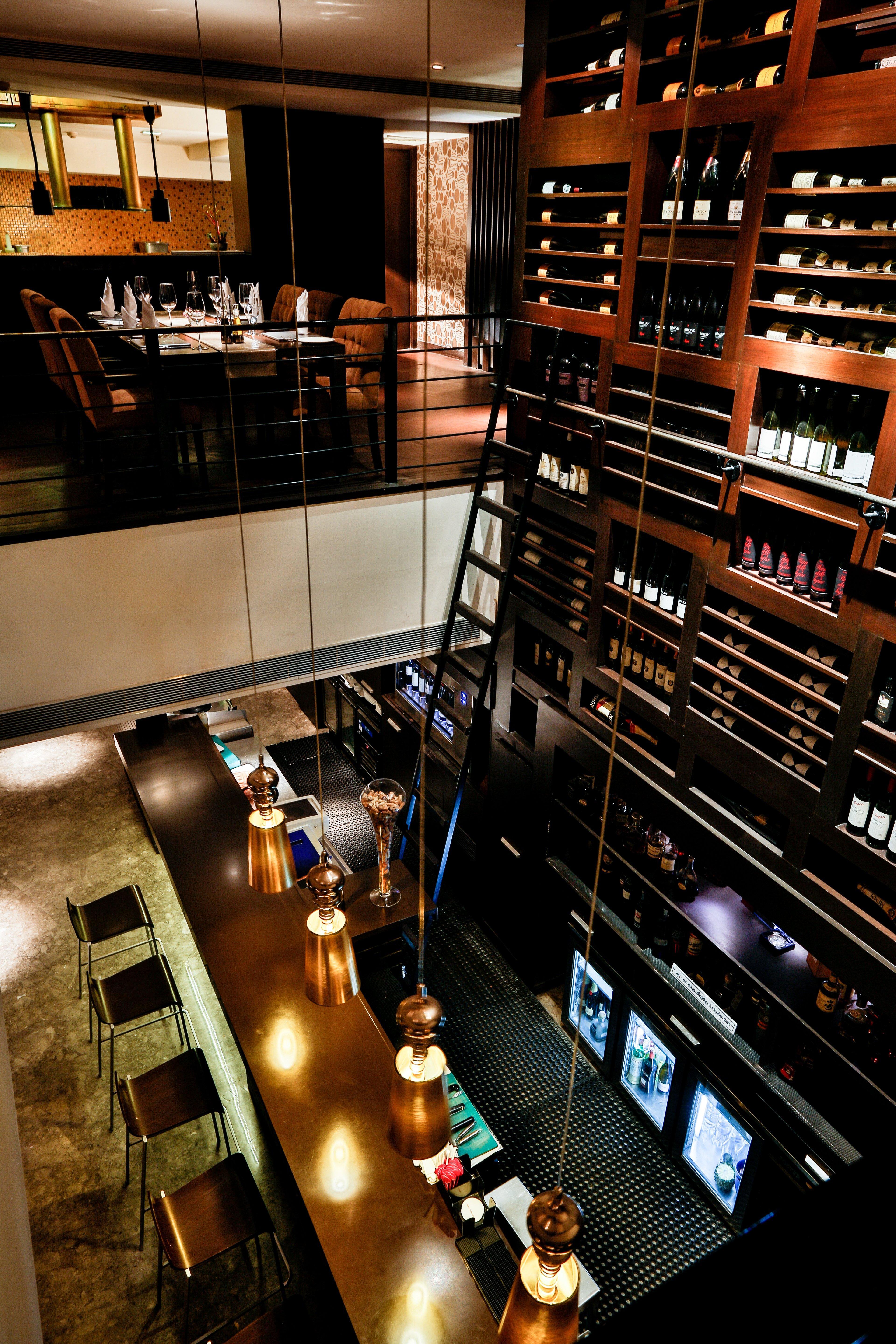 Crowne Plaza Chennai Adyar Park, An Ihg Hotel Buitenkant foto Wine bar in Hong Kong