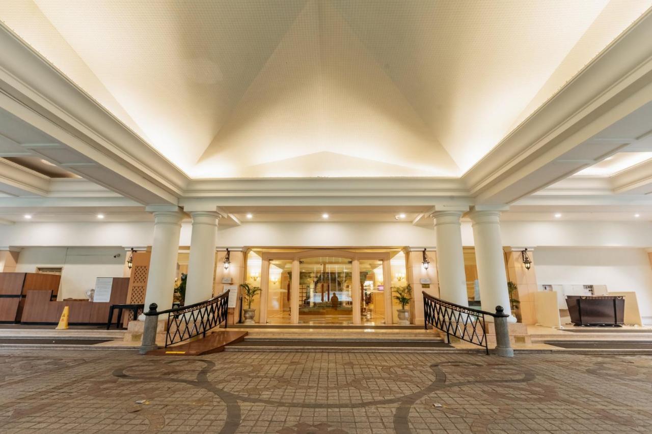Crowne Plaza Chennai Adyar Park, An Ihg Hotel Buitenkant foto The lobby of the hotel